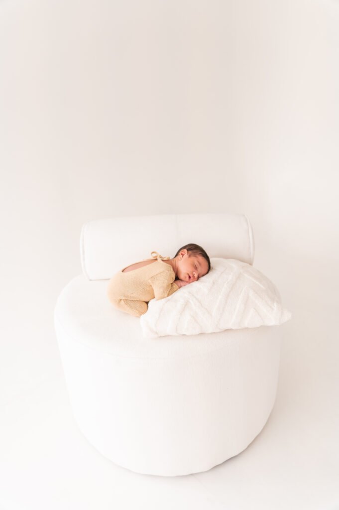 O que Acontece Durante um Ensaio Newborn: Um Guia Completo para Pais de Primeira Viagem